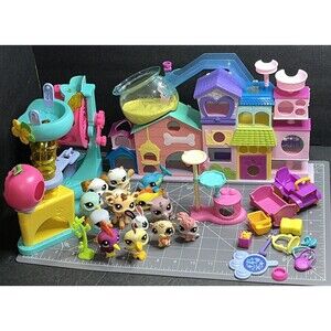 Littlest Pet Shop LPS Ultimate Apartment and 14 LPS Figurines Plus Extras